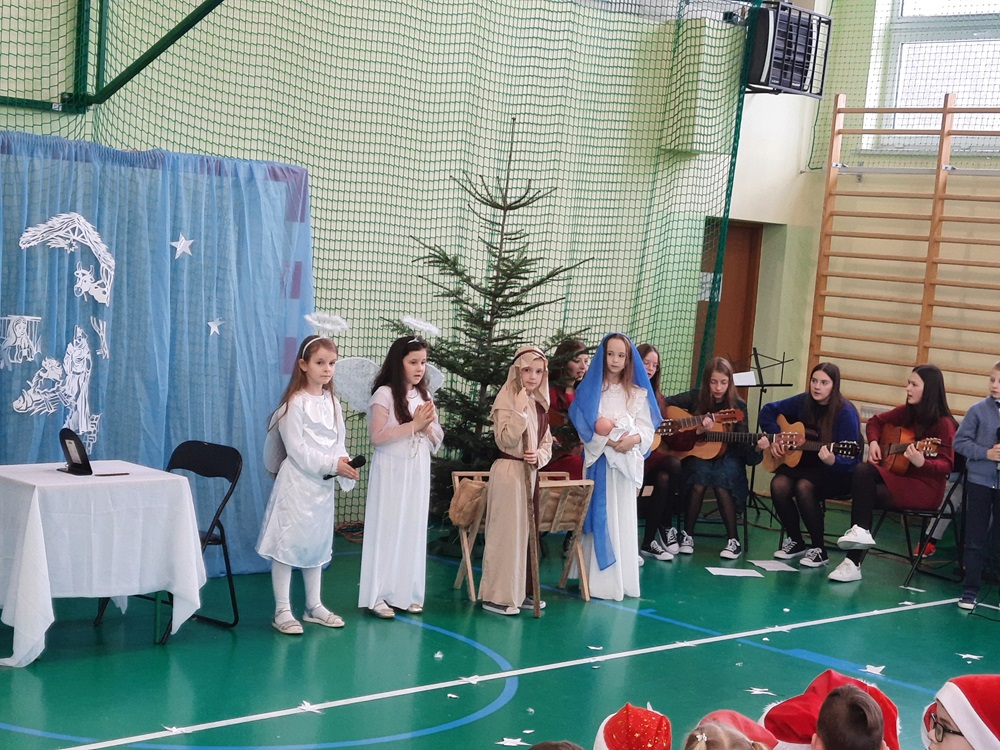 jasełka w wykonaniu uczniów szkoły