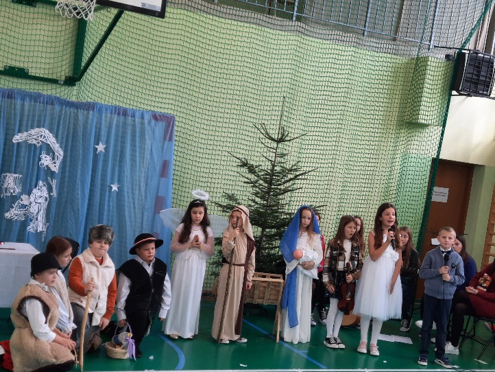 jasełka w wykonaniu uczniów szkoły