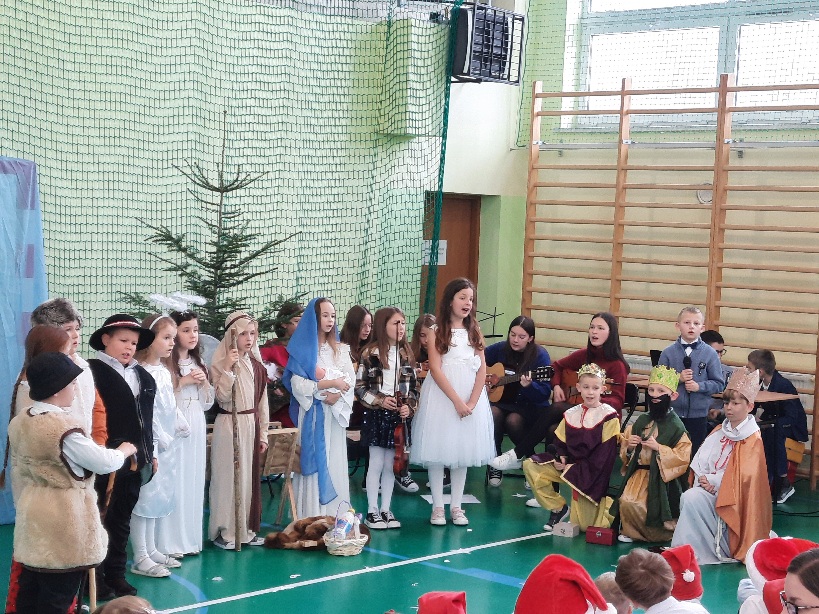 jasełka w wykonaniu uczniów szkoły