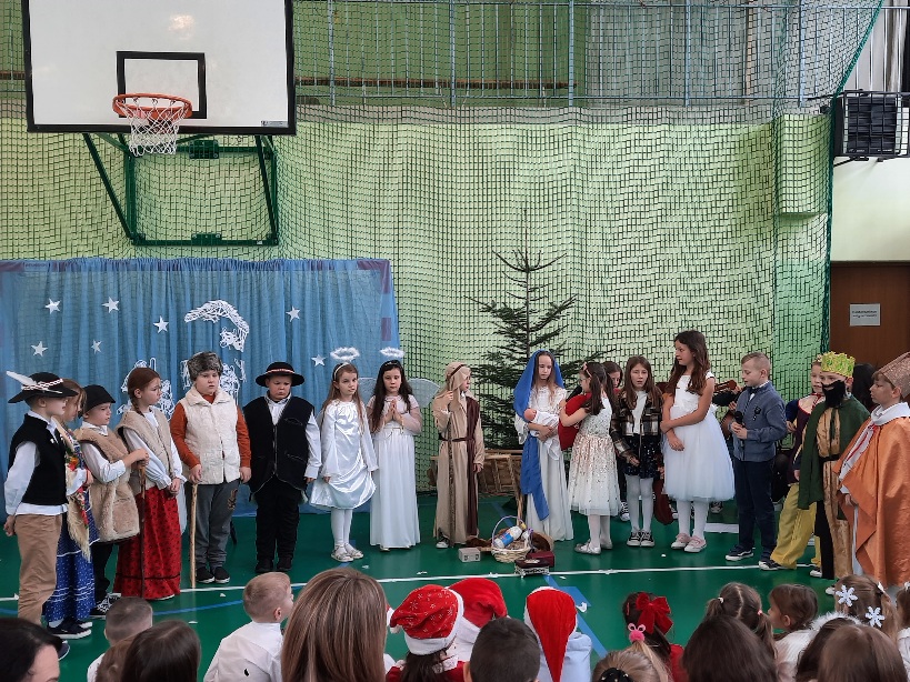 jasełka w wykonaniu uczniów szkoły