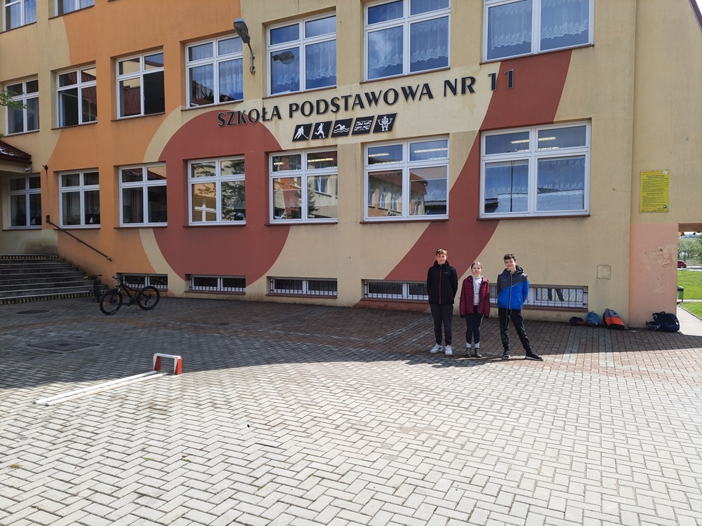 troje uczniów biorących udział w Turnieju BRD