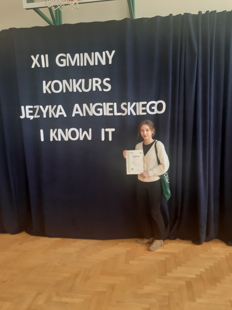 uczennica podczas konkursu z języka angielskiego