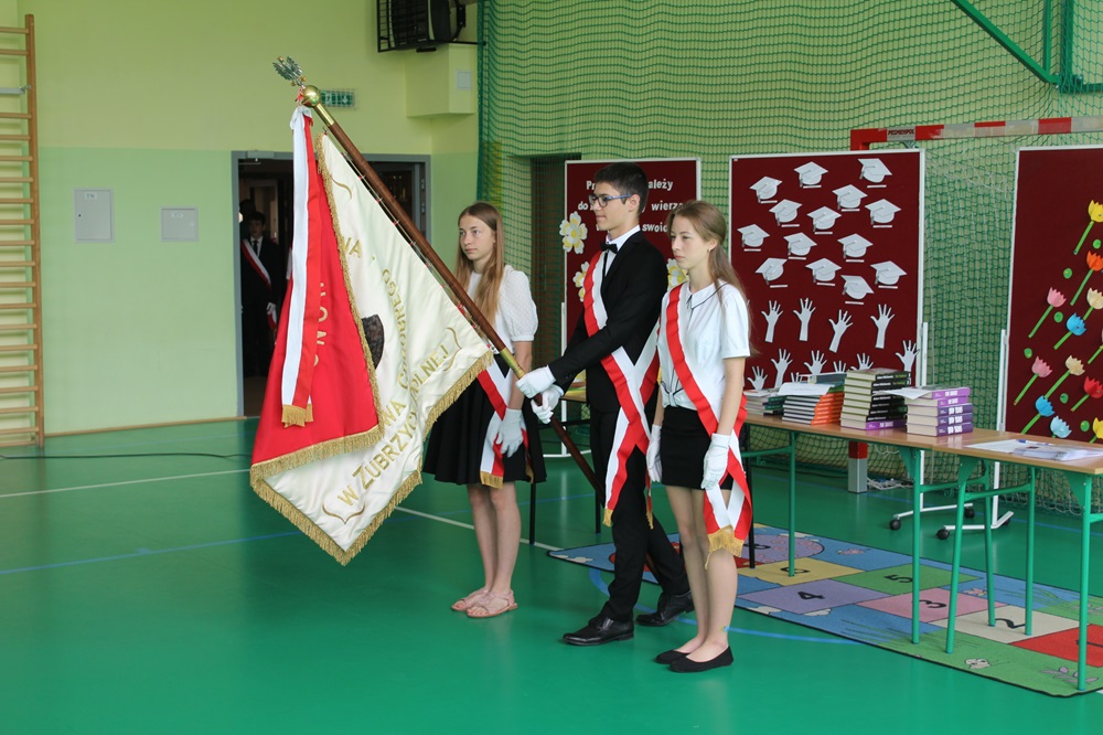 zakończenie roku szkolnego - akademia, poczet sztandarowy