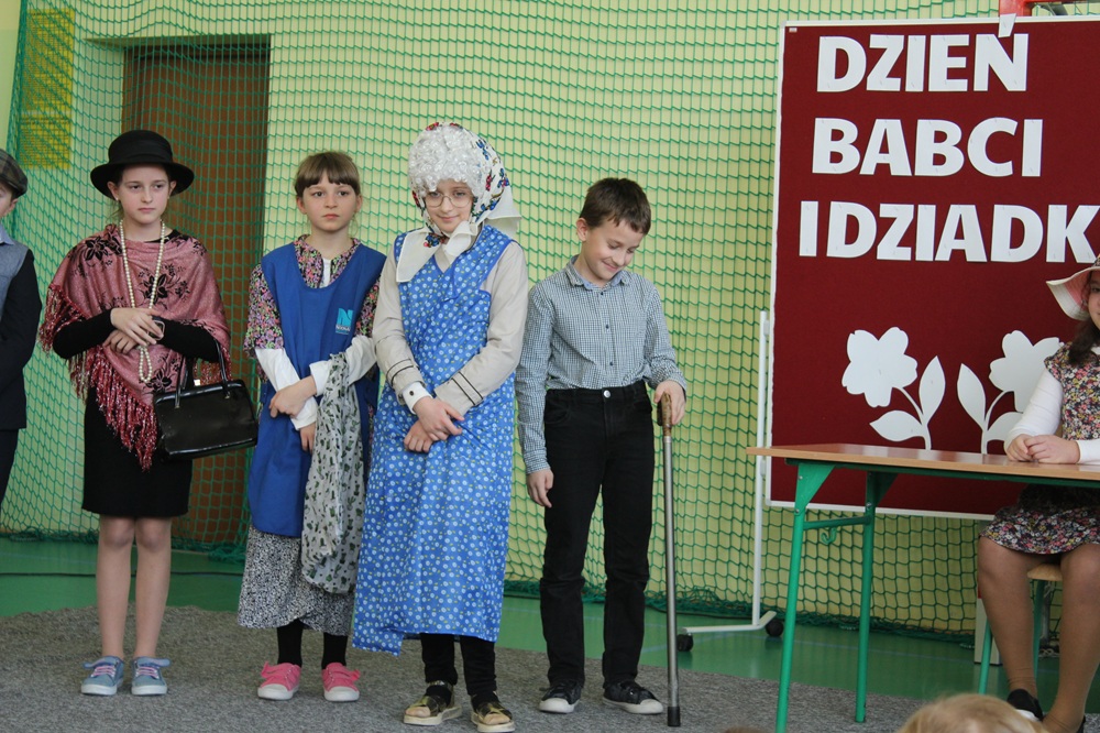 dzień babci i dziadka w naszej szkole - akademia