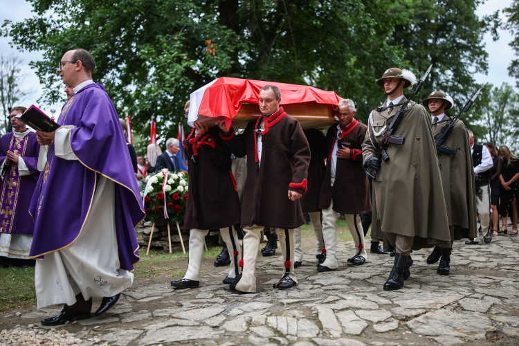 kondukt żałobny podczas pogrzebu Józefa Kowalczyka
